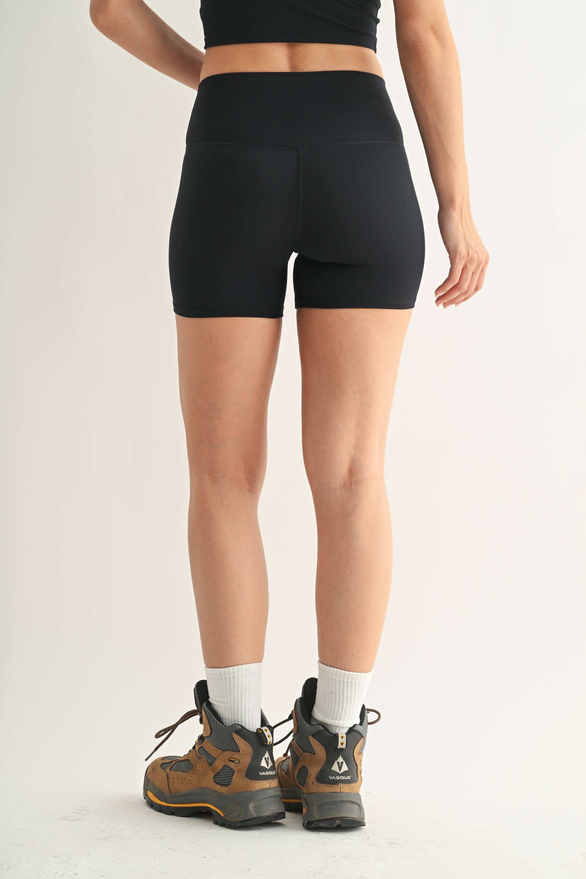 CloudLight Contour Seam Biker Shorts – Black